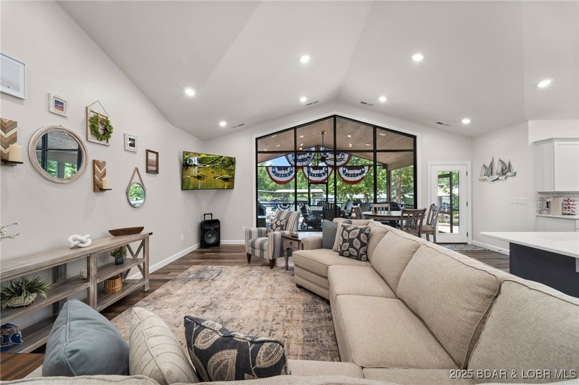 Amazing newer one level home in a quiet protected cove! This - photo 3