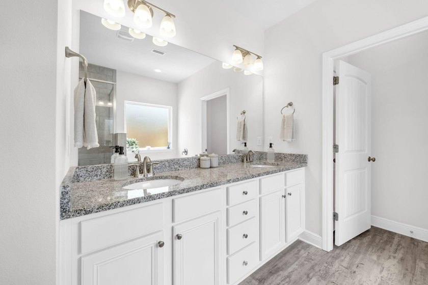 Beautifully maintained home with exceptional outdoor living! The - photo 28
