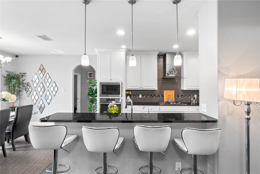 **STUNNING SOUTHSIDE HOME | 24 PAID-IN-FULL SOLAR PANELS | - photo 2