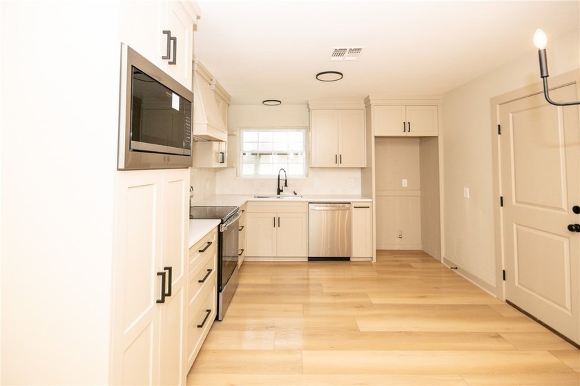 Welcome to your beautifully remodeled dream home in one of - photo 4