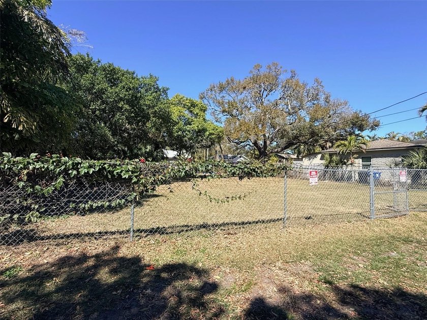 Great location to build your dreanm home. The 70X131 large lot - photo 4