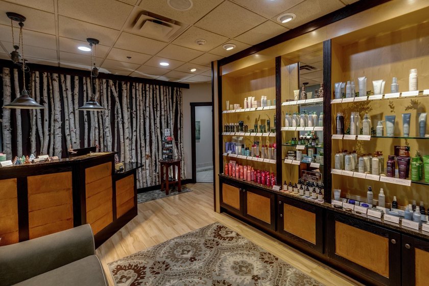 Updated 2 bedroom, 1 bathroom Chase on the Lake Condo. Being - photo 32