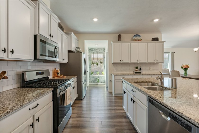 This beautiful 4 bedroom, 2 bath home is located in the - photo 2