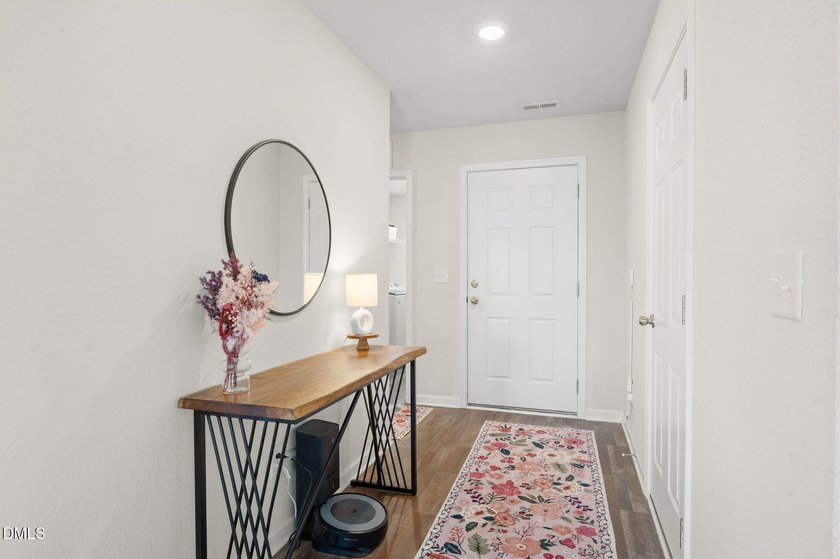 Welcome home to this beautifully maintained ranch in the heart - photo 5