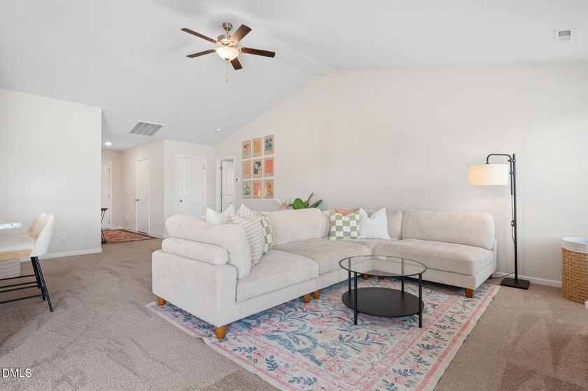 Welcome home to this beautifully maintained ranch in the heart - photo 9