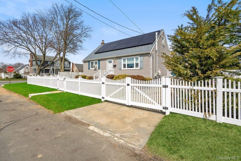 Welcome to this beautiful 3 bedroom home in Lindenhurst. Updated - photo 2