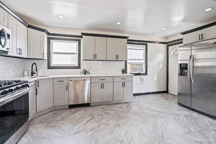 Welcome to this beautiful 3 bedroom home in Lindenhurst. Updated - photo 5