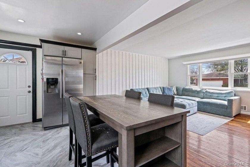 Welcome to this beautiful 3 bedroom home in Lindenhurst. Updated - photo 8