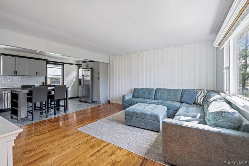 Welcome to this beautiful 3 bedroom home in Lindenhurst. Updated - photo 9