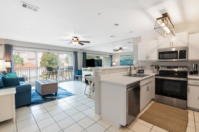 Enjoy coastal charm in this beautifully decorated 1 bed, 1.5 - photo 7