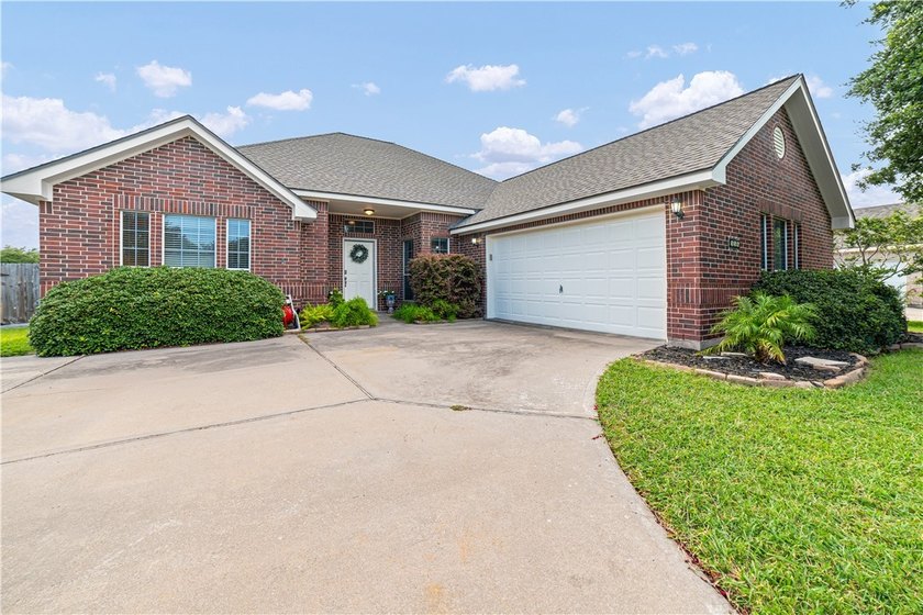 Welcome to 336 Lema Drive in the desirable Northshore - photo 2