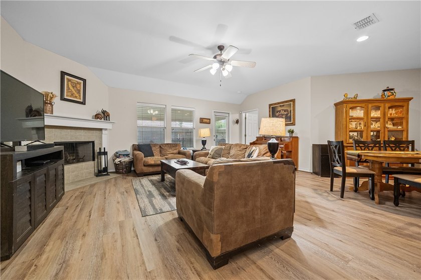 Welcome to 336 Lema Drive in the desirable Northshore - photo 10