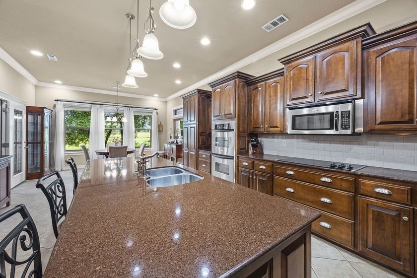 Amazing , like no other, one owner custom home within a wooded - photo 15