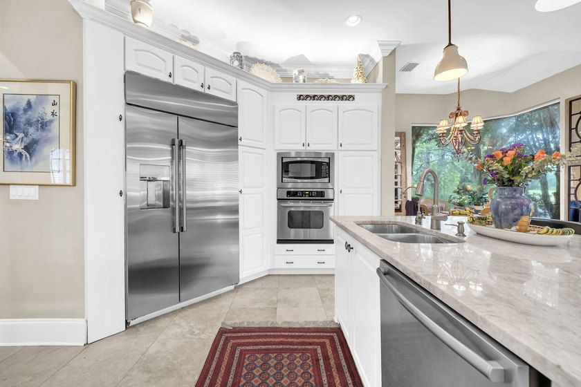 Welcome to an exceptional lakefront residence in the prestigious - photo 24