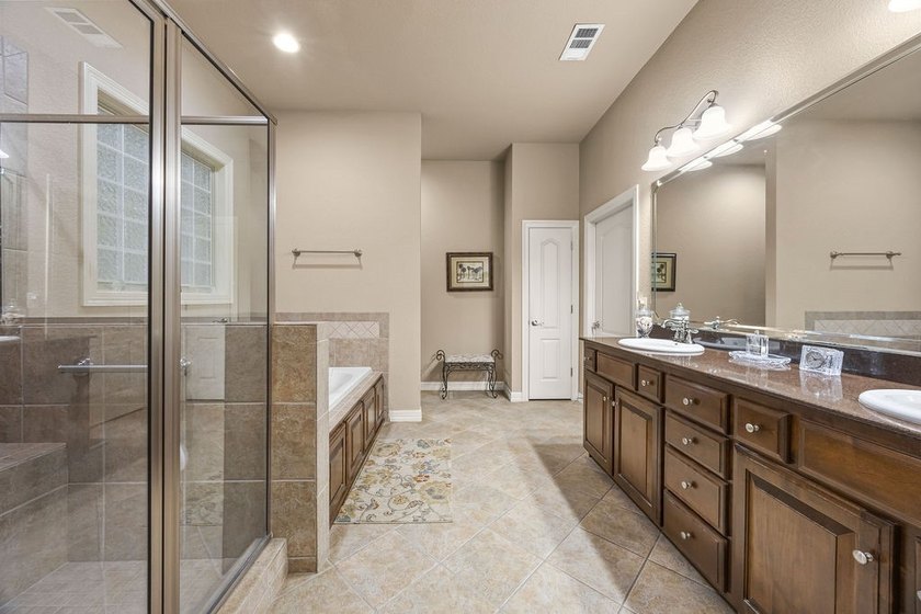 Amazing , like no other, one owner custom home within a wooded - photo 30