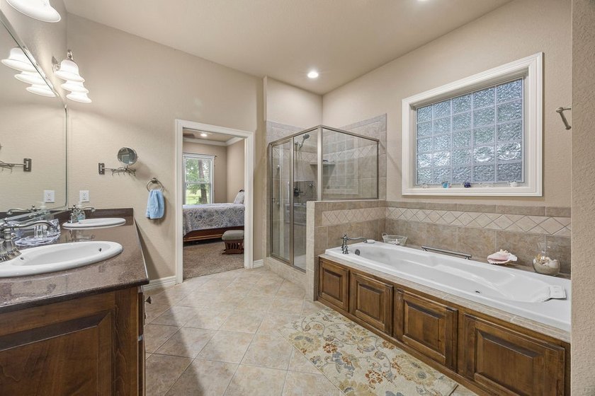 Amazing , like no other, one owner custom home within a wooded - photo 33