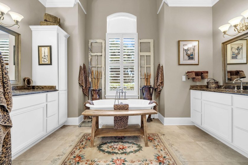 Welcome to an exceptional lakefront residence in the prestigious - photo 34