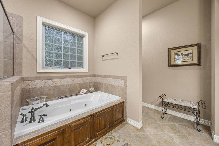 Amazing , like no other, one owner custom home within a wooded - photo 35