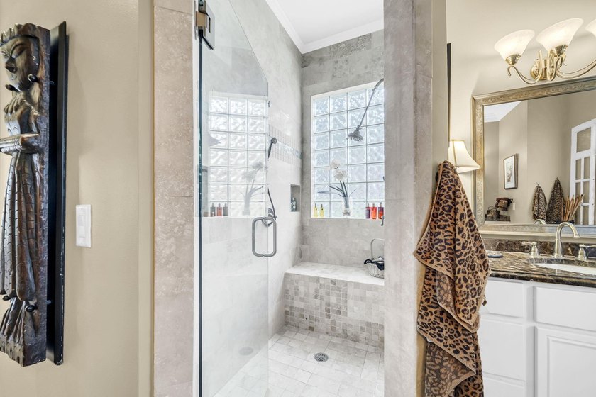 Welcome to an exceptional lakefront residence in the prestigious - photo 36