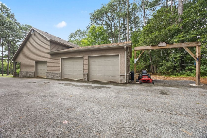 Amazing , like no other, one owner custom home within a wooded - photo 46