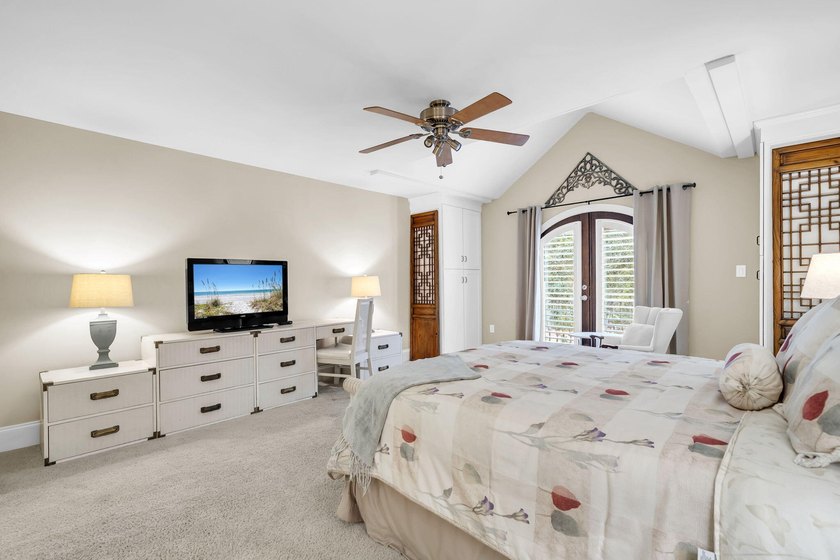 Welcome to an exceptional lakefront residence in the prestigious - photo 46