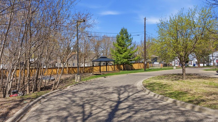 Affordable, modern condo with a bright south-facing exposure - photo 20