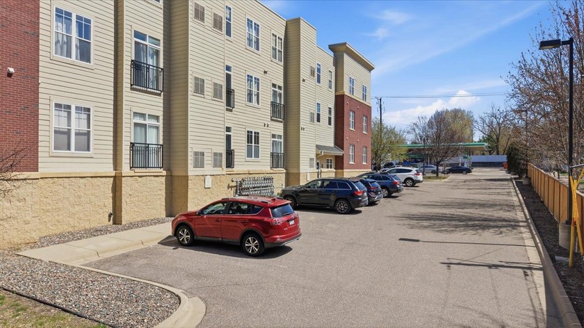Affordable, modern condo with a bright south-facing exposure - photo 21