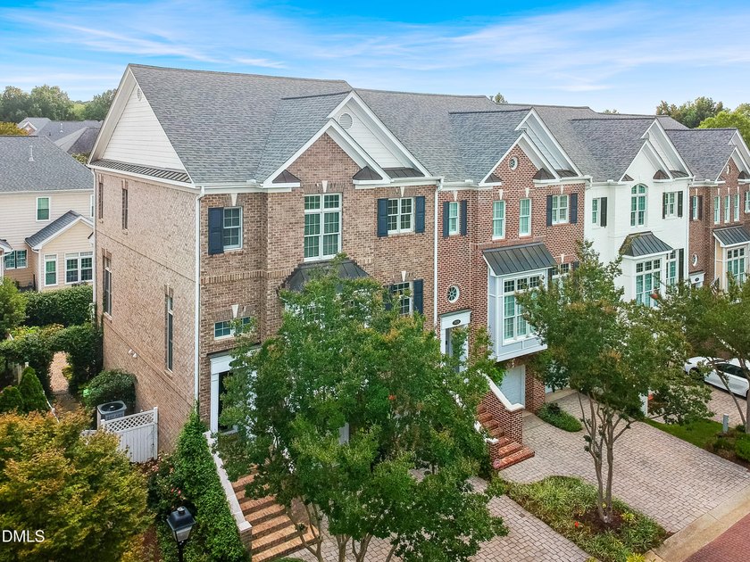 Rare custom-built brownstone with a private elevator in one of - photo 3
