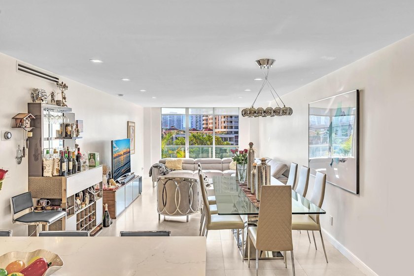 2bedroom, 2bathroom condo offers the kind of everyday living - photo 24