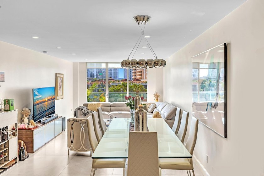 2bedroom, 2bathroom condo offers the kind of everyday living - photo 25