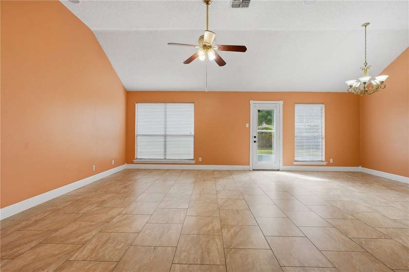 Spacious 4-Bedroom Home- Prime Location. Ideally situated just - photo 5