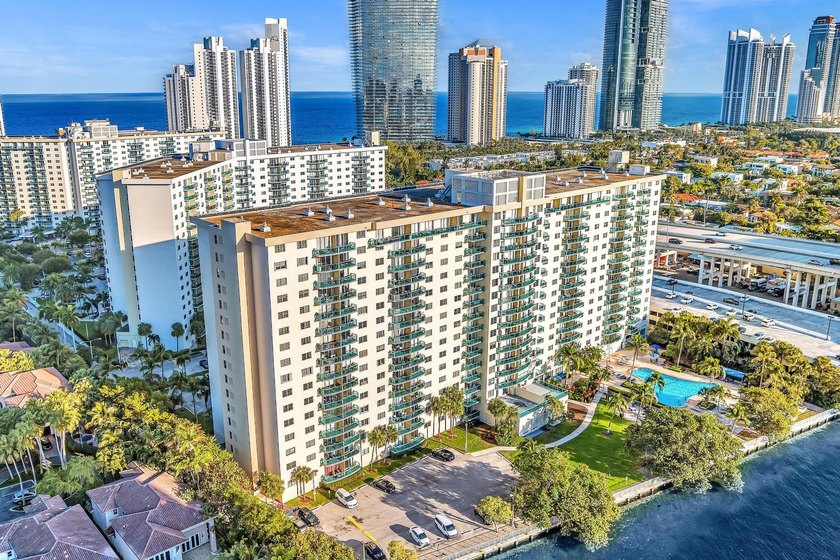 2bedroom, 2bathroom condo offers the kind of everyday living - photo 48