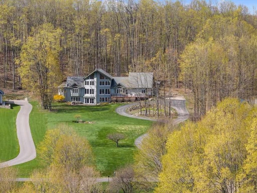 Custom-built home that includes a deeded parcel with 100 feet of - photo 2