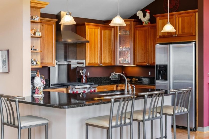 Custom-built home that includes a deeded parcel with 100 feet of - photo 3
