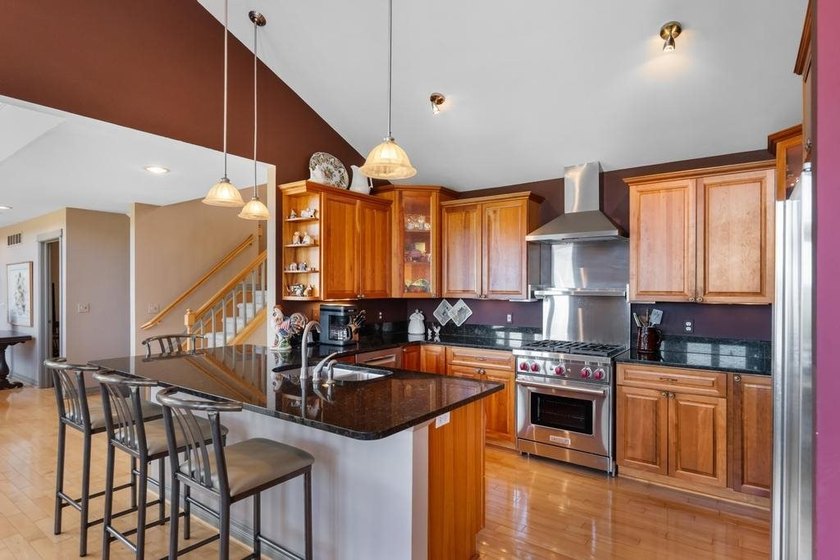 Custom-built home that includes a deeded parcel with 100 feet of - photo 4