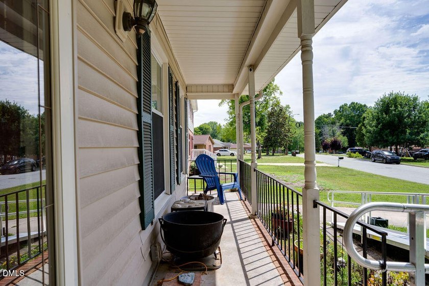 Welcome home to this 3-bedroom, 2-bath brick home offering 1,620 - photo 4