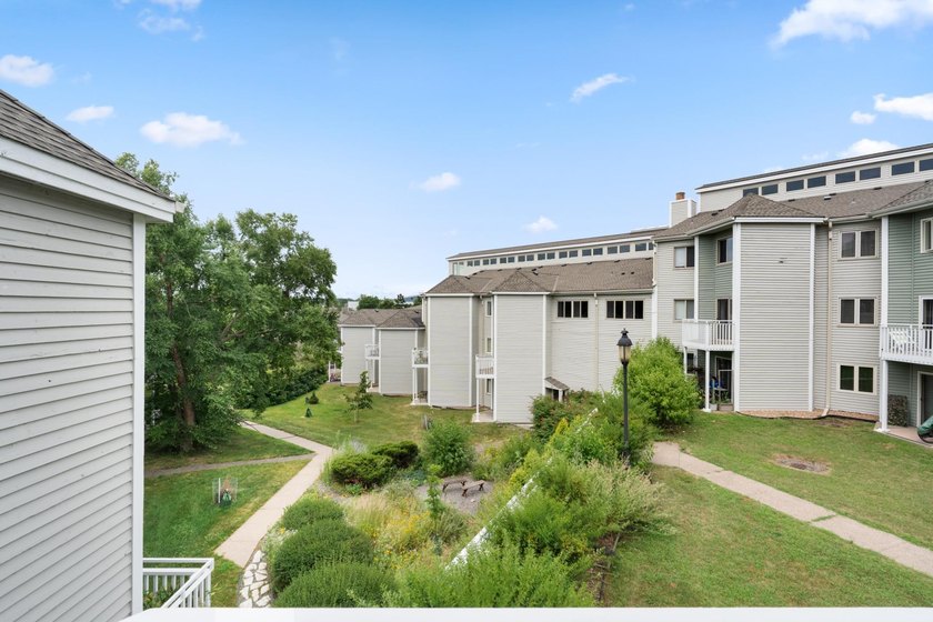 This is the one! Thoughtfully updated and beautifully maintained - photo 28