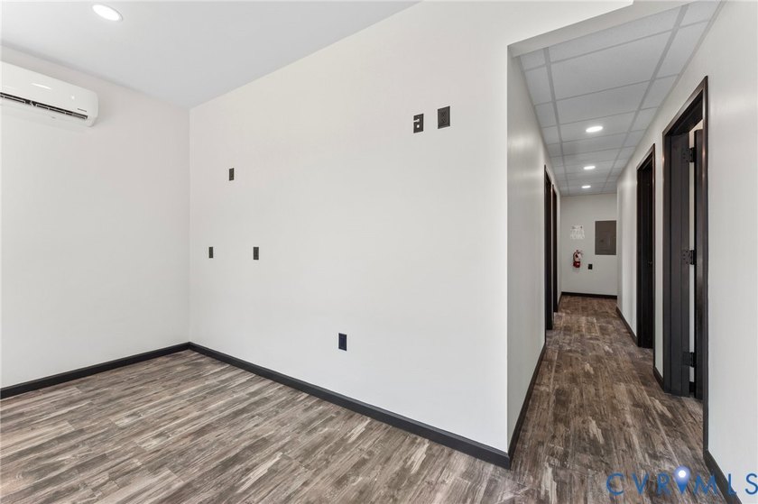 Prime Commercial Opportunity - Two Buildings on One Parcel! This - photo 34