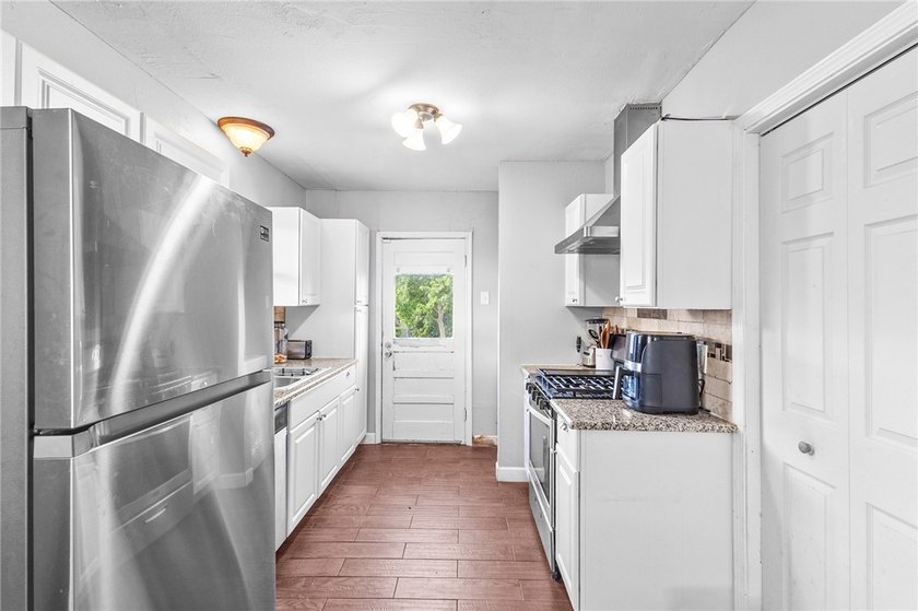 Timeless Charm Meets Modern Comfort in Alameda Estates Welcome - photo 4