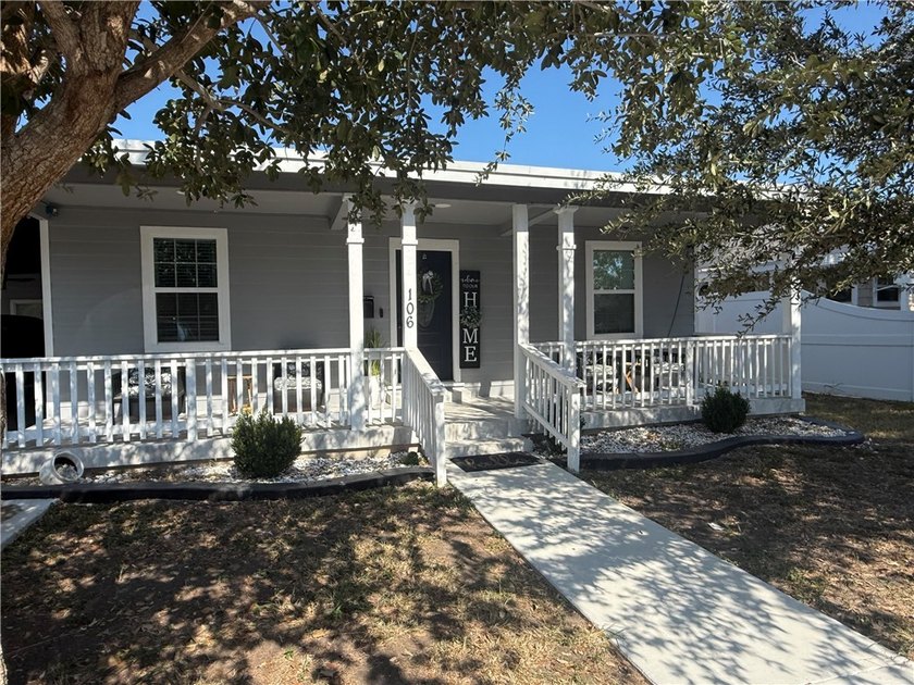 Beautifully remodeled 3-bedroom, 2.5-bath home that's completely - photo 2