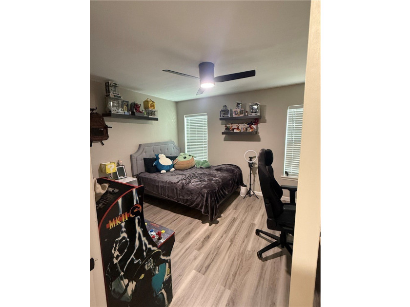 Beautifully remodeled 3-bedroom, 2.5-bath home that's completely - photo 10