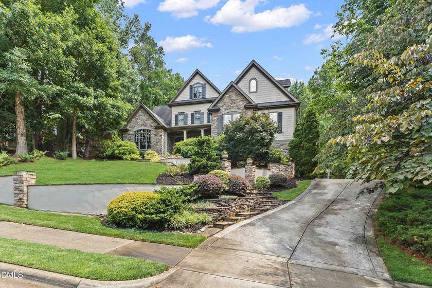 **Silver Parade of Homes Award Winner!** Luxury, comfort, and - photo 2