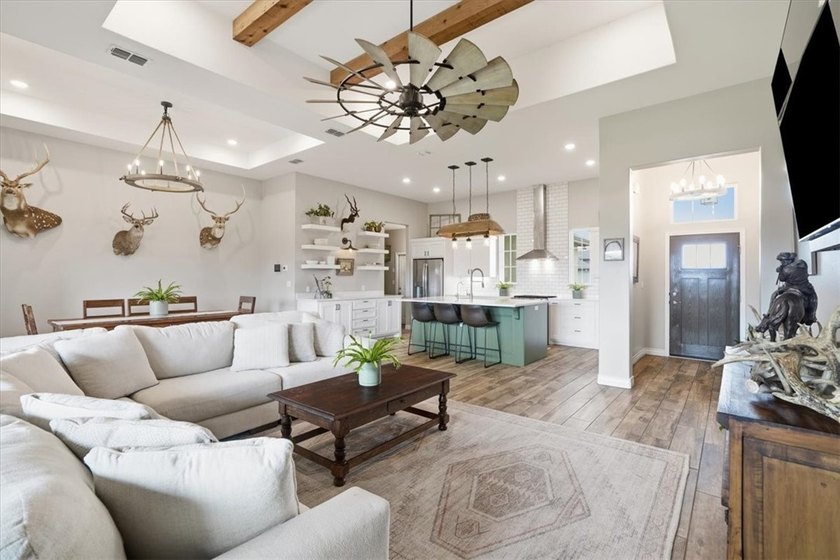 Come check out 7802 Krypton Dr. in Corpus Christi! This stunning - photo 8