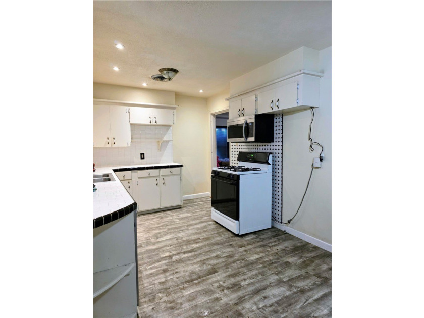 Opportunity awaits at **4533 Townsend St.** This 3-bedroom - photo 7