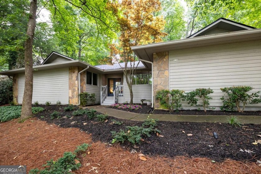 Move-in ready and beautifully updated, this modern ranch offers - photo 3