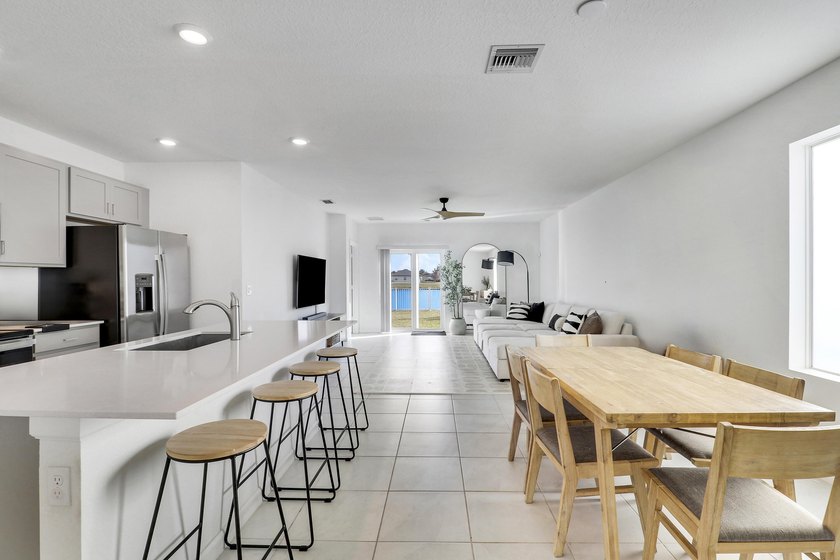 Welcome to this beautifully spacious 5 bedroom, 3 bathroom - photo 12