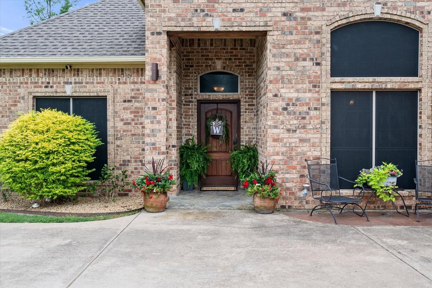 Welcome to your dream home! This beautifully maintained 4 - photo 3