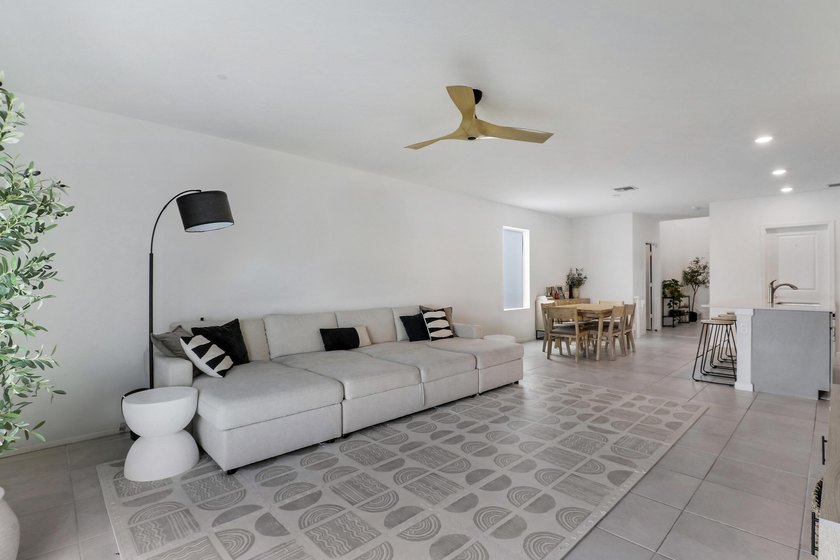 Welcome to this beautifully spacious 5 bedroom, 3 bathroom - photo 13