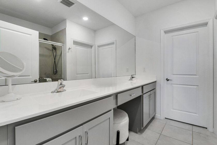 Welcome to this beautifully spacious 5 bedroom, 3 bathroom - photo 15