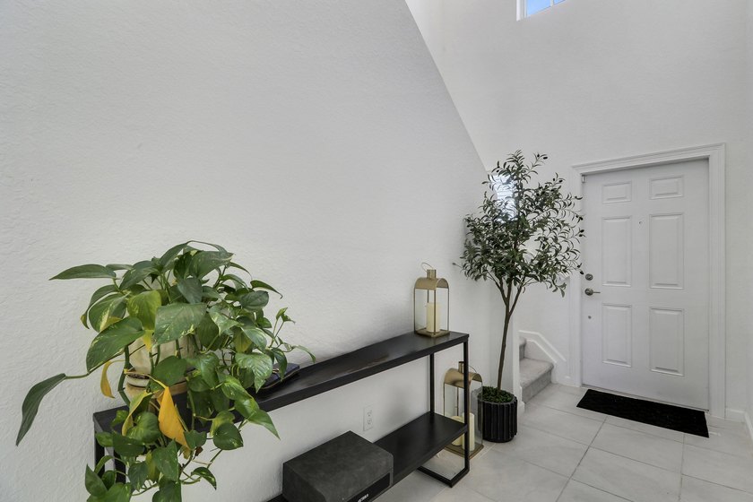 Welcome to this beautifully spacious 5 bedroom, 3 bathroom - photo 17